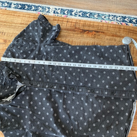 👨🏻 🌸 🌺 3/$20 19 Ninety-One Fitted Button Up Shirt - Picture 6 of 6